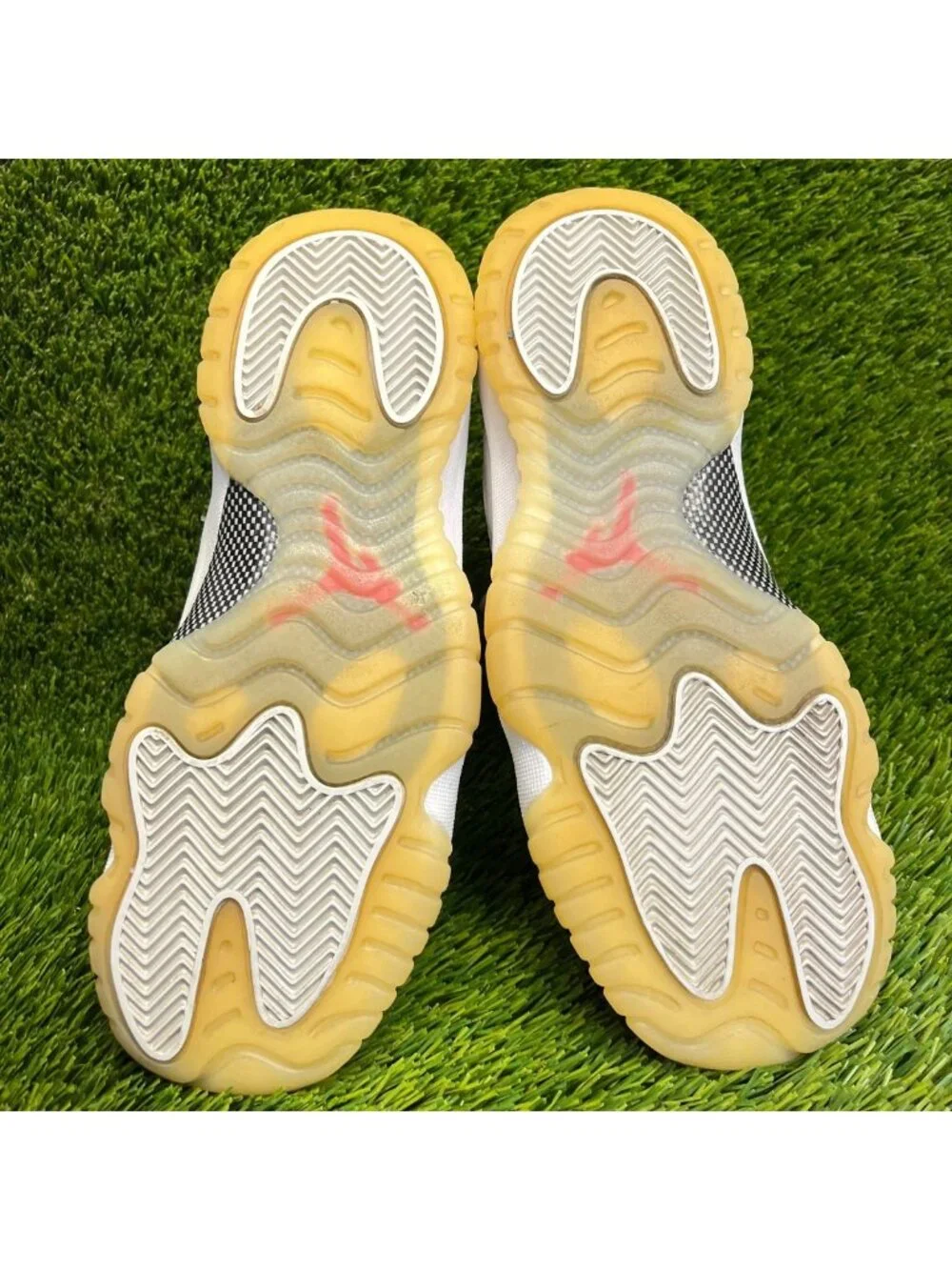 Nike Air Jordan 11 Retro Boys Size 7Y White Athletic Basketball Shoes Sneakers